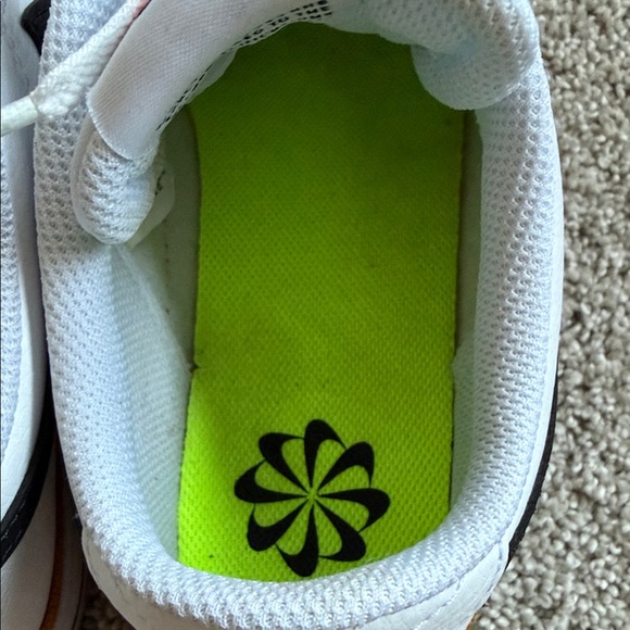 Nike Woman’s White and Tan Sneakers - Picture 6 of 10